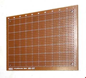 برد سوراخ دار 1650 نقطه با ابعاد 136x94x2 میلیمتر 