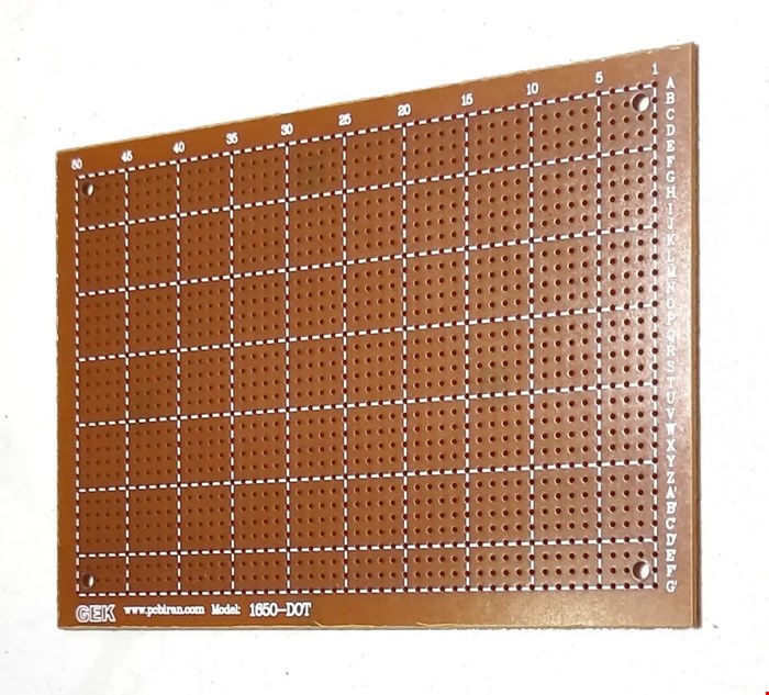برد سوراخ دار 1650 نقطه با ابعاد 136x94x2 میلیمتر 
