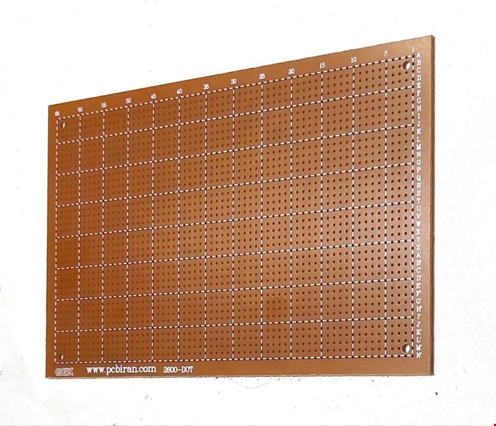 برد سوراخ دار 2600 نقطه با ابعاد 174x111x2 میلیمتر 