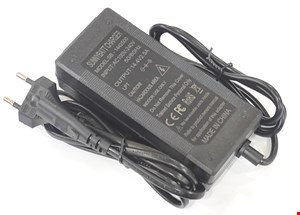 شارژر 14.4 ولت 2.5 آمپر رومیزی SUNNYBATT 14.4V 2.5A